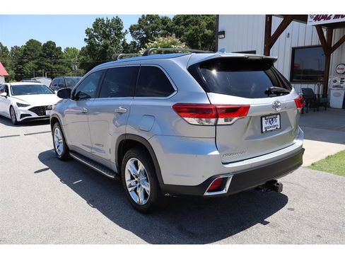 Used 2017 Toyota Highlander FWD V6 image 3