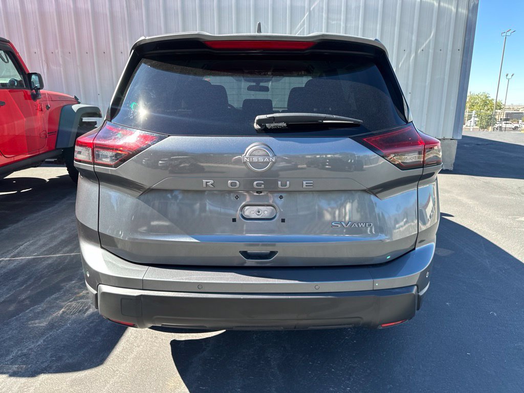 Used 2024 Nissan Rogue SV AWD/4WD image 5