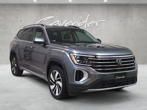 Used 2024 Volkswagen Atlas SE FWD image 2