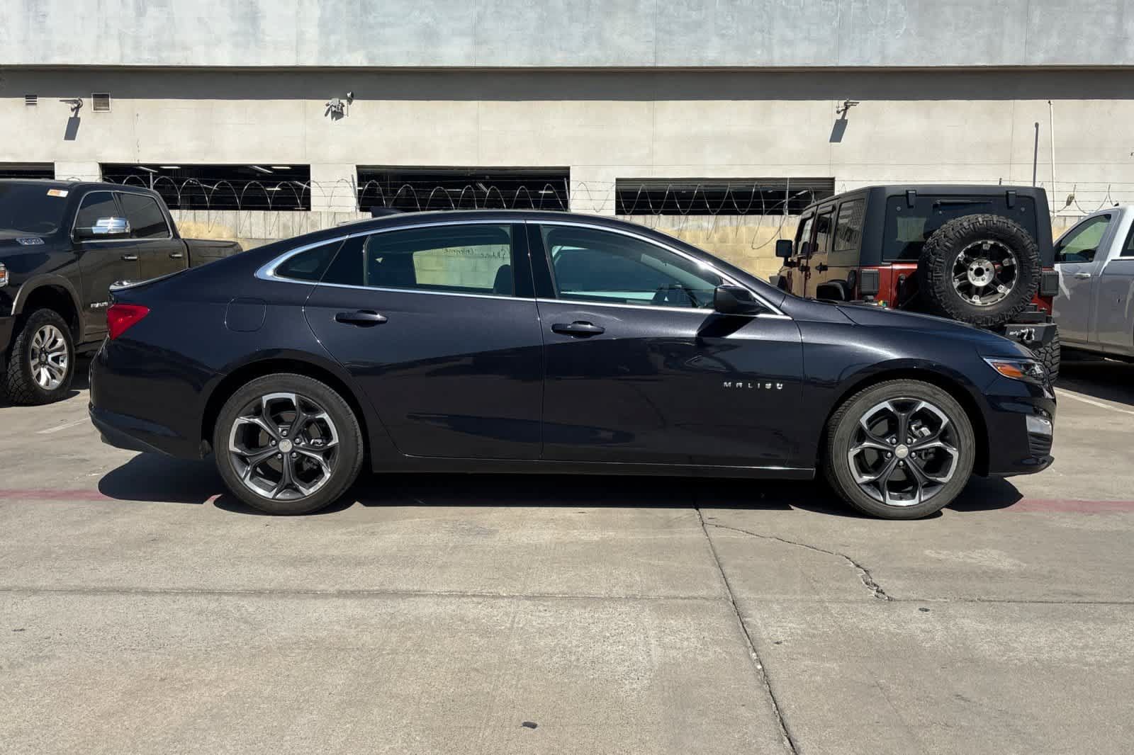 Used 2023 Chevrolet Malibu LT FWD image 9