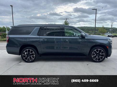 Used 2021 Chevrolet Suburban RST w/ Luxury Package AWD/4WD image 20