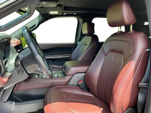 Used 2024 Ford Expedition Limited AWD/4WD image 9