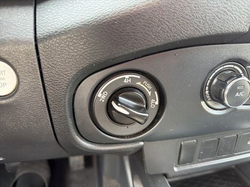 Used 2022 Nissan Frontier SV image 23