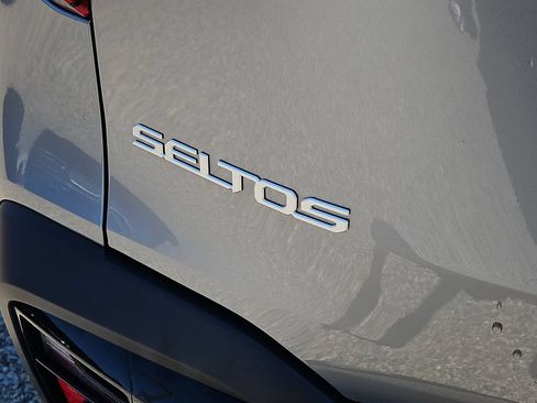 Used 2024 Kia Seltos EX AWD/4WD image 12