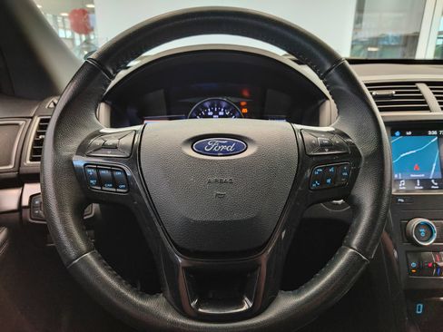 Used 2019 Ford Explorer XLT w/ Equipment Group 202A AWD/4WD image 14