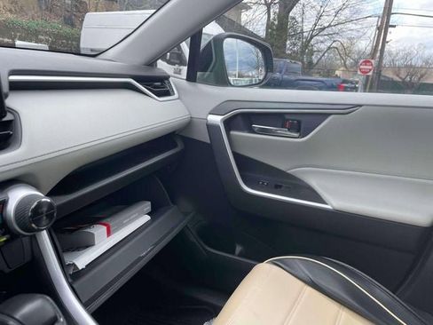 Used 2021 Toyota RAV4 XLE w/ Convenience Package image 34