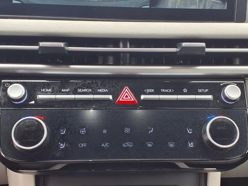 Used 2025 Hyundai Tucson Limited FWD image 6