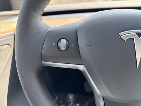 Used 2024 Tesla Model Y Long Range image 32