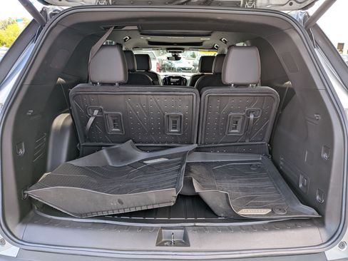 Used 2023 Chevrolet Traverse RS AWD/4WD image 32