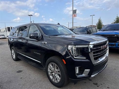 Used 2021 GMC Yukon XL SLT w/ SLT Premium Package image 4