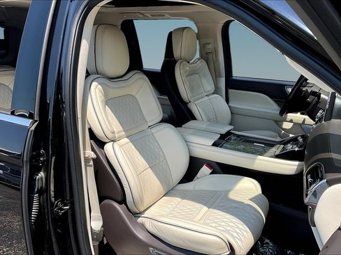 Used 2020 Lincoln Navigator Black Label w/ Cargo Convenience Package AWD/4WD image 28