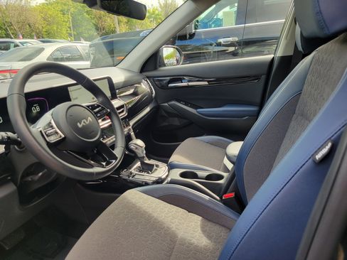 Used 2025 Kia Seltos S image 12