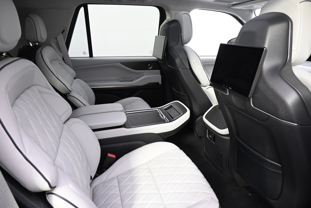 New 2026 Lincoln Navigator Black Label AWD/4WD image 18