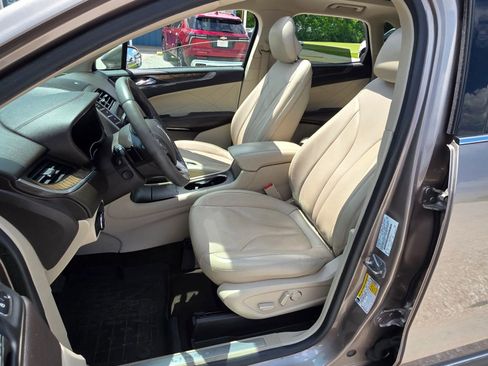 Used 2019 Lincoln MKC Reserve w/ MKC Technology Package FWD image 9