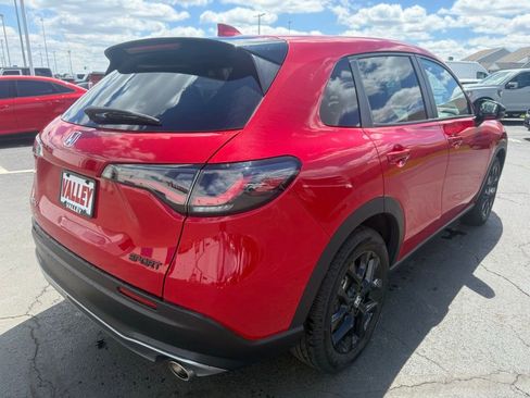 Used 2025 Honda HR-V Sport image 3