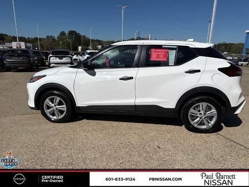 Certified 2022 Nissan Kicks S image 9