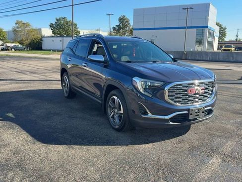Used 2019 GMC Terrain SLT w/ Preferred Package FWD image 2
