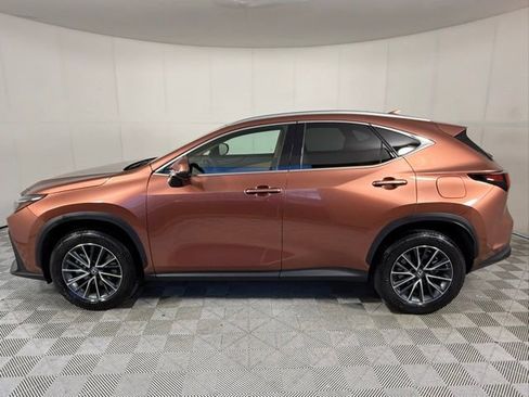 Used 2025 Lexus NX 250 FWD w/ Towing Package (2000 Lbs) image 3