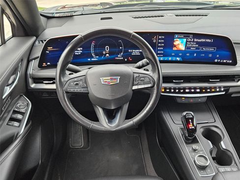 Used 2024 Cadillac XT4 Premium Luxury FWD image 11