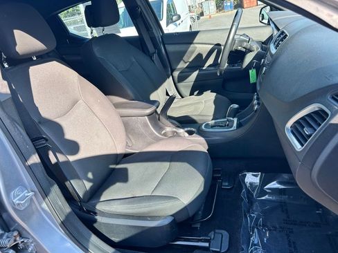 Used 2013 Dodge Avenger SXT FWD image 15