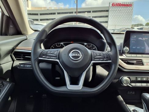 Used 2024 Nissan Altima 2.5 SV FWD image 13