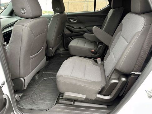 Used 2023 Chevrolet Traverse LT image 11