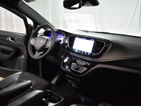 New 2026 Chrysler Pacifica Select image 31