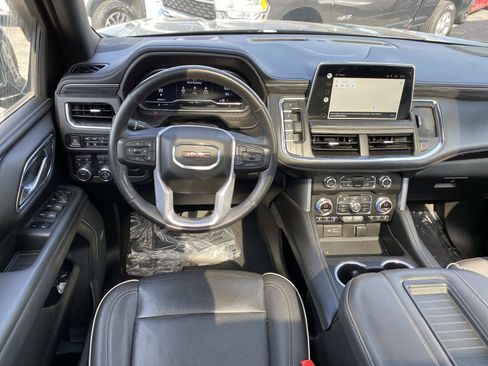 Used 2022 GMC Yukon XL SLT w/ SLT Premium Package AWD/4WD image 13