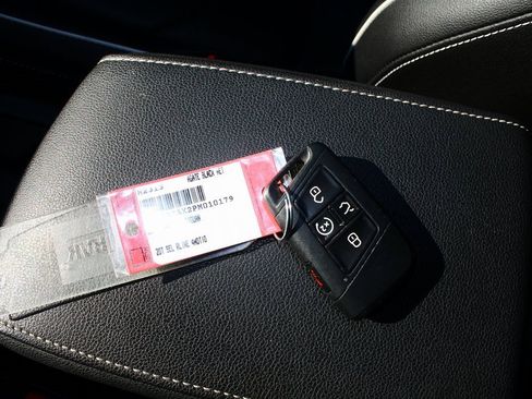 Used 2023 Volkswagen Tiguan SEL R-Line image 22