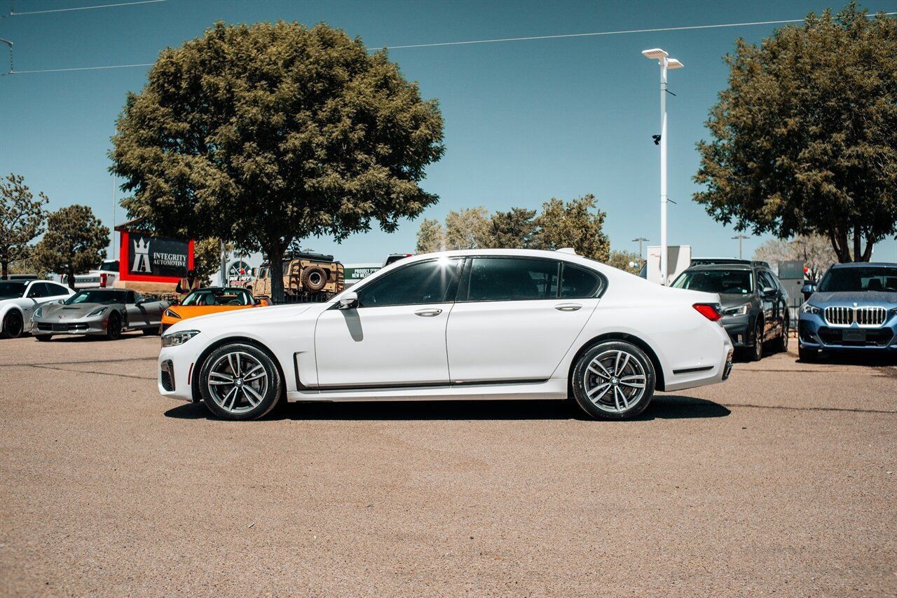 Used 2022 BMW 750i xDrive w/ M Sport Package AWD/4WD image 4
