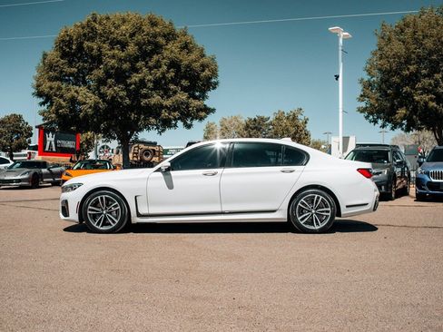 Used 2022 BMW 750i xDrive w/ M Sport Package AWD/4WD image 4