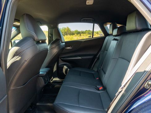 Used 2022 Toyota Venza XLE AWD/4WD image 14