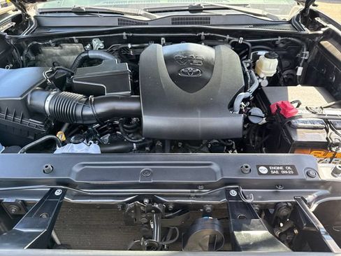 Used 2016 Toyota Tacoma TRD Sport AWD/4WD image 28