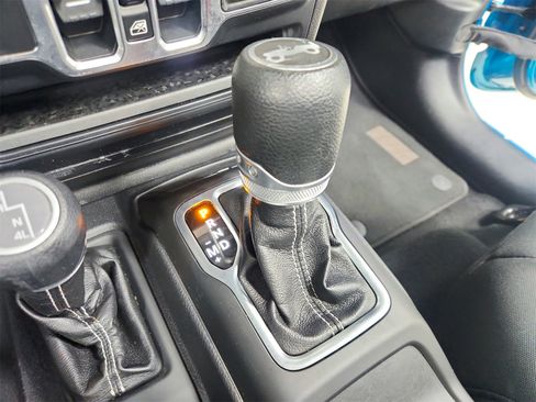 Used 2020 Jeep Wrangler Unlimited Sahara image 24