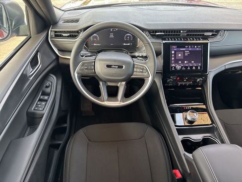 New 2025 Jeep Grand Cherokee L Laredo w/ Luxury Tech Group I AWD/4WD image 17