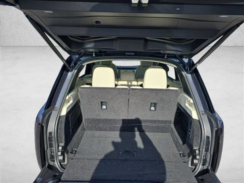 New 2025 Land Rover Range Rover Long Wheelbase SE image 14