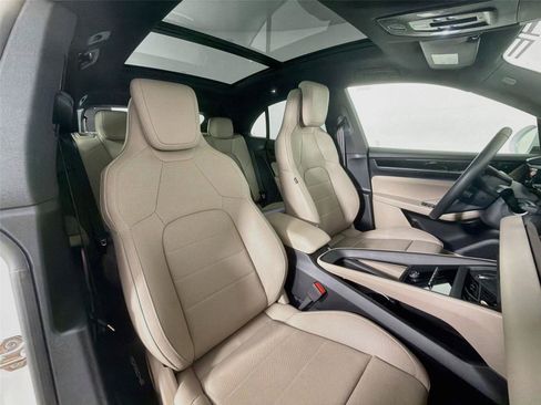 Certified 2025 Porsche Macan 4 Electric w/ Premium Package AWD/4WD image 27