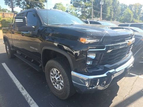 Used 2025 Chevrolet Silverado 2500 LT w/ Convenience Package AWD/4WD image 3