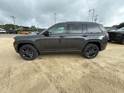 New 2026 Jeep Grand Cherokee Limited AWD/4WD image 2