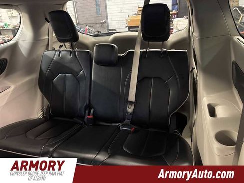 Used 2023 Chrysler Pacifica Limited image 30