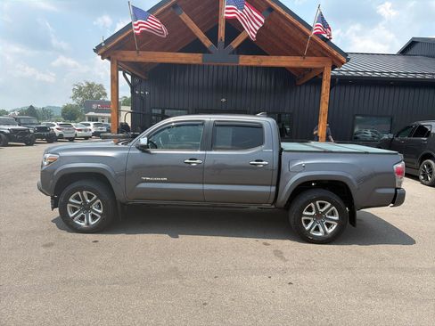 Used 2017 Toyota Tacoma Limited w/ Tow Package AWD/4WD image 24