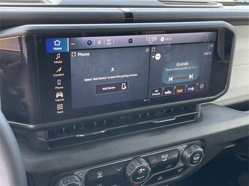 Used 2025 Jeep Wrangler Willys image 16