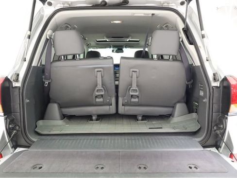 Used 2009 Lexus LX 570 4WD image 36