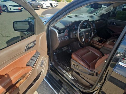 Used 2016 Chevrolet Suburban LTZ image 8