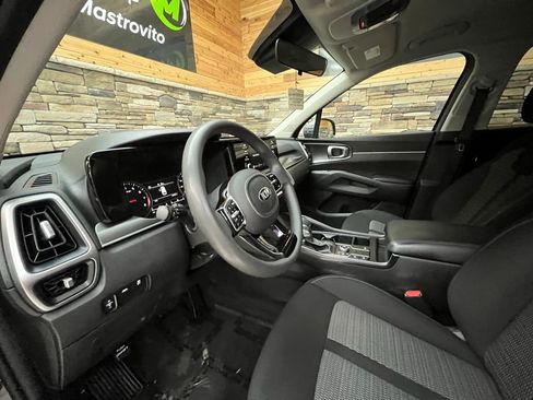 Used 2021 Kia Sorento LX AWD/4WD image 11