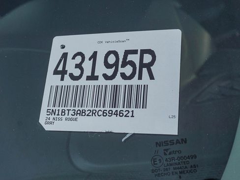 Used 2024 Nissan Rogue S image 27