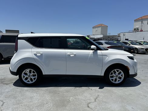 Certified 2025 Kia Soul LX w/ LX Technology Package FWD image 7