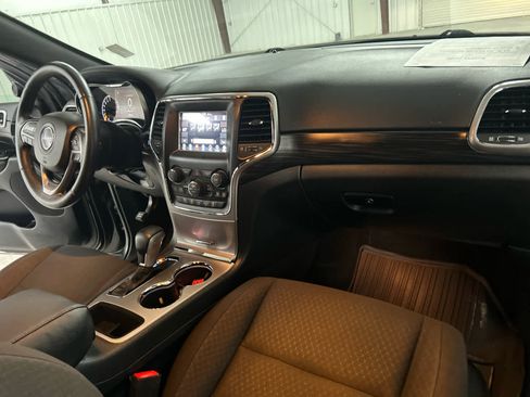 Used 2019 Jeep Grand Cherokee Laredo image 19