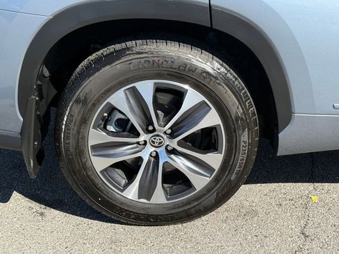 Certified 2023 Toyota Highlander XLE image 14