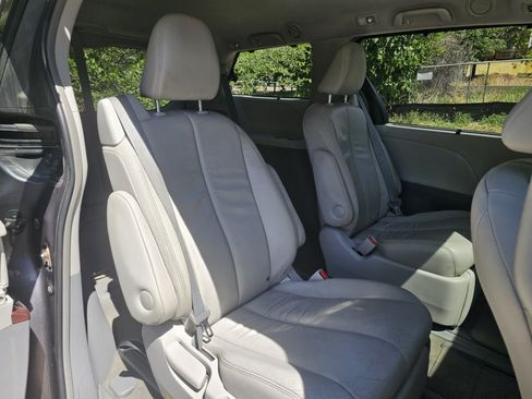 Used 2013 Toyota Sienna XLE AWD/4WD image 44